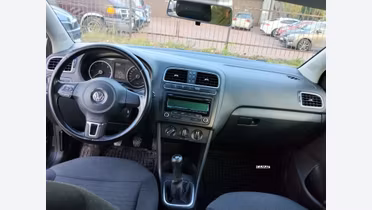 VOLKSWAGEN Polo