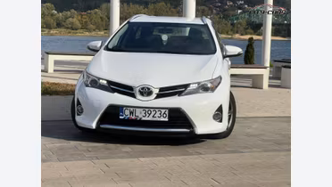 TOYOTA Auris