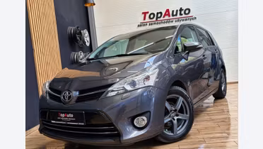 TOYOTA Verso