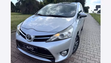 TOYOTA Verso
