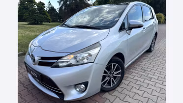 TOYOTA Verso