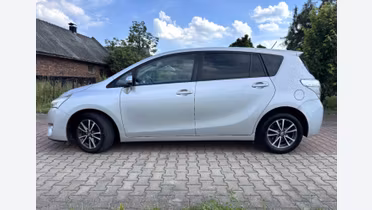 TOYOTA Verso