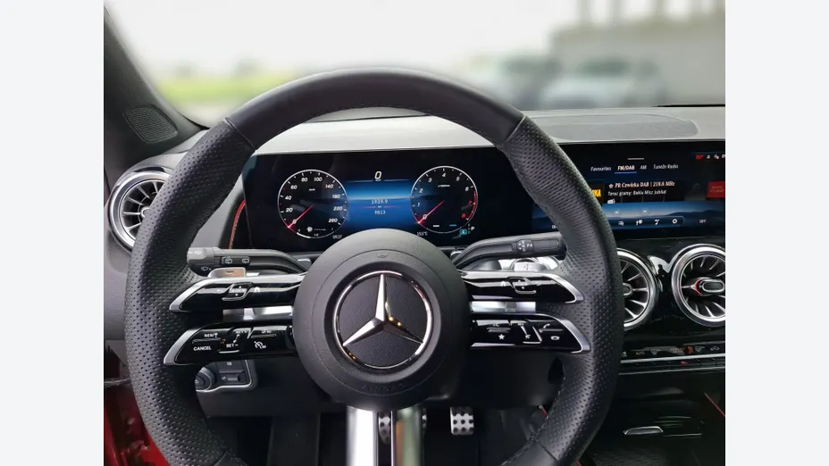 MERCEDES-BENZ GLB GLB 200 mHEV AMG Line 7G-DCT