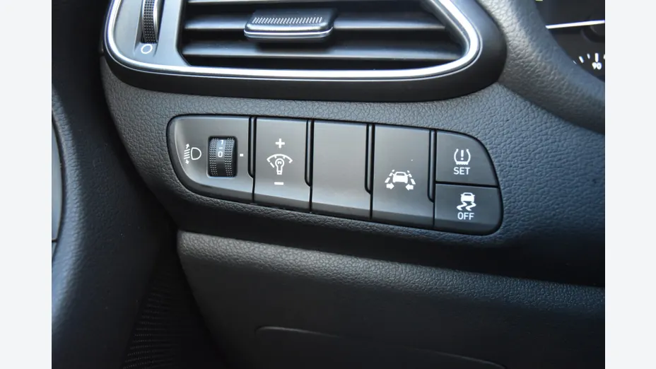 HYUNDAI i30 i30 1.4 T-GDI Classic + DCT