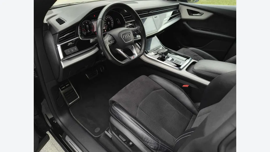 AUDI Q8 -
