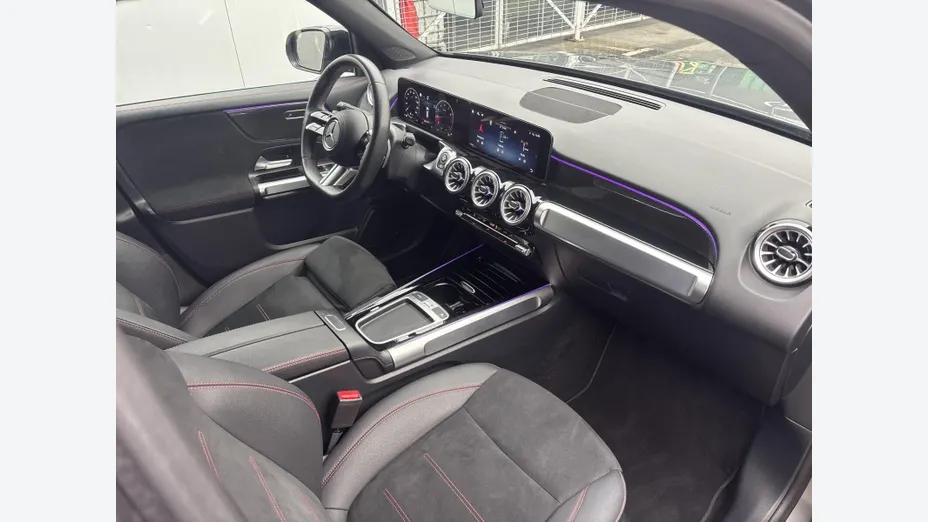 MERCEDES-BENZ GLB GLB 200 mHEV AMG Line 7G-DCT