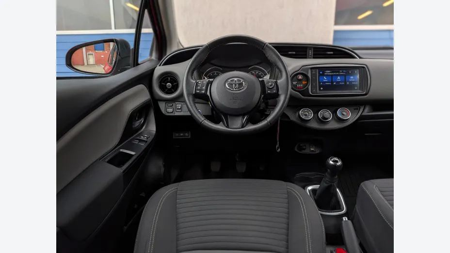 TOYOTA Yaris Yaris 1.0 Premium