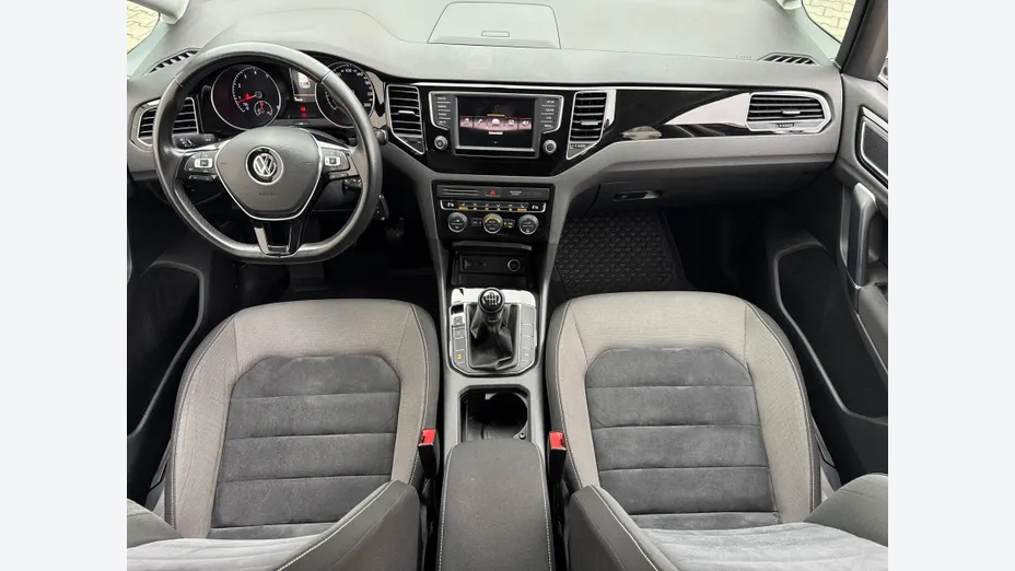 VOLKSWAGEN Golf Sportsvan -