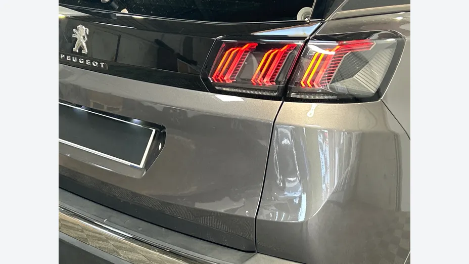 PEUGEOT 3008 -