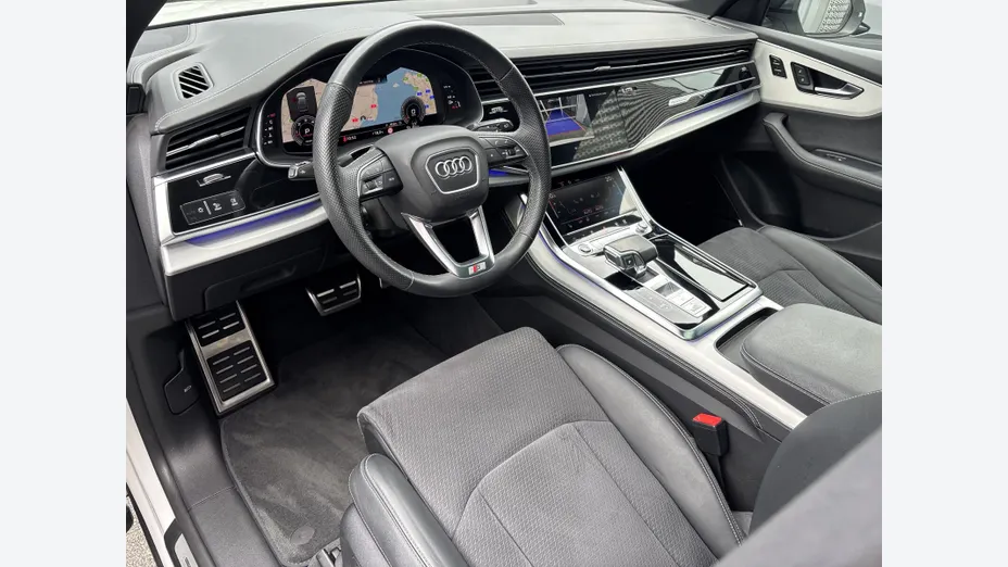 AUDI Q8 -