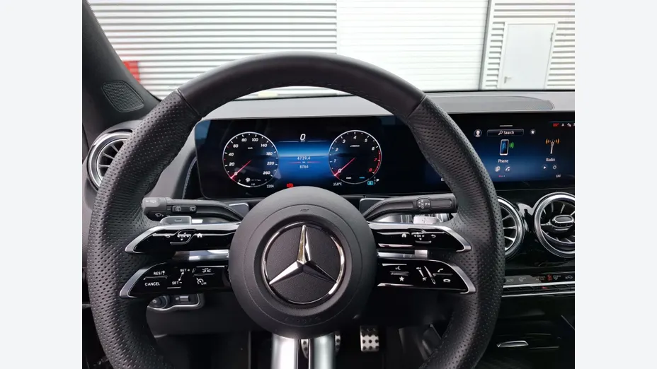 MERCEDES-BENZ GLB GLB 200 mHEV AMG Line 7G-DCT