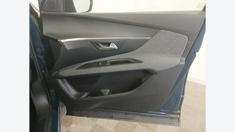 PEUGEOT 3008 -