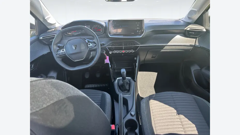 PEUGEOT 208 -
