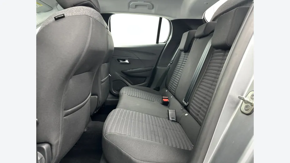 PEUGEOT 208 -