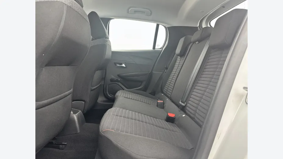 PEUGEOT 208 -