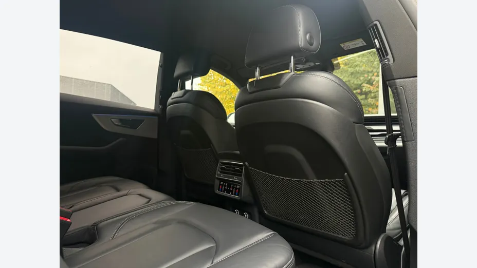 AUDI Q8 -