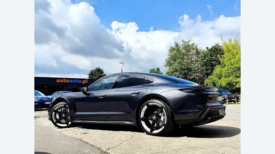 PORSCHE Taycan Taycan