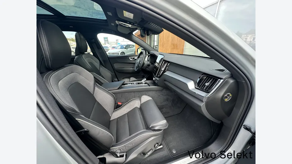 VOLVO XC60 XC60 T8 Plug-In Hybrid AWD Ultra Black Edition aut