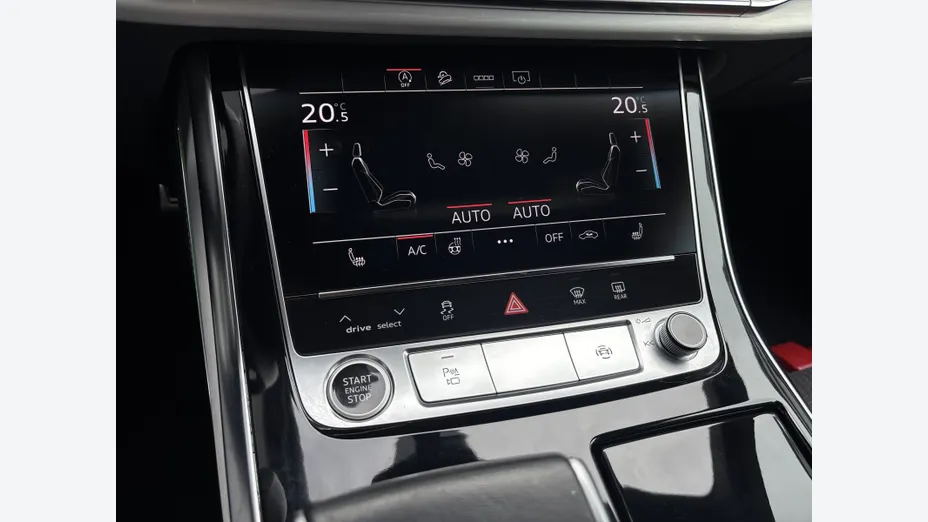 AUDI Q8 -