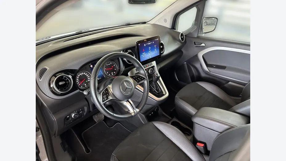 MERCEDES-BENZ T klasa T 180 d aut