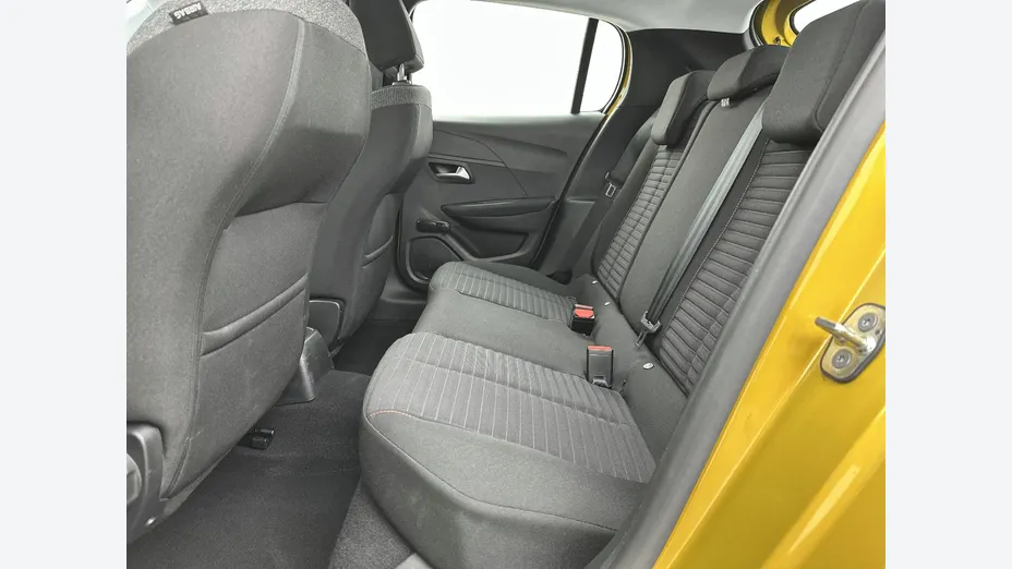 PEUGEOT 208 -