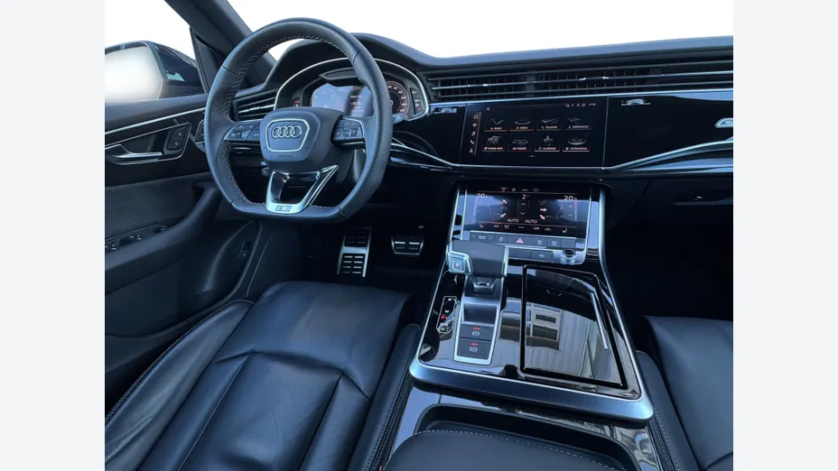 AUDI Q8 -