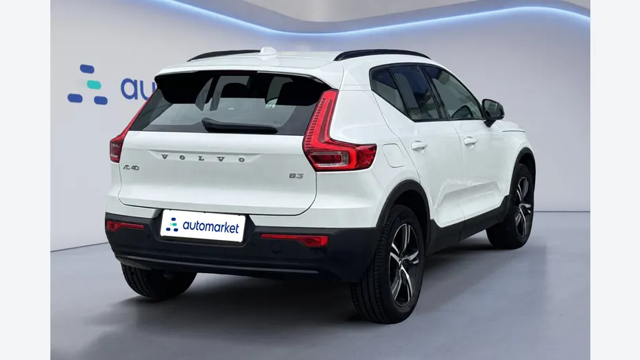 VOLVO XC40 XC40 B3 Plus Dark aut