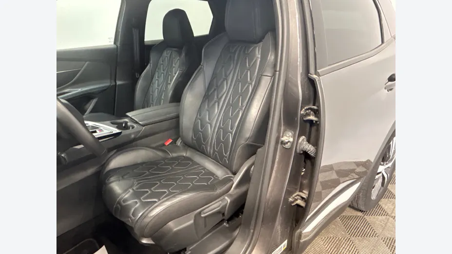 PEUGEOT 3008 -