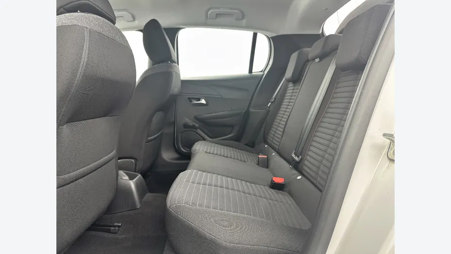 PEUGEOT 208 -