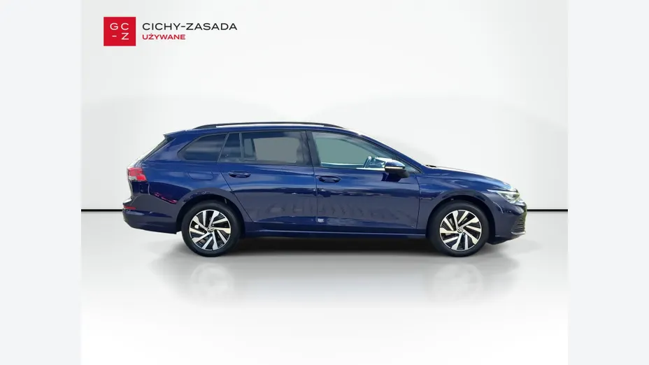 VOLKSWAGEN Golf -