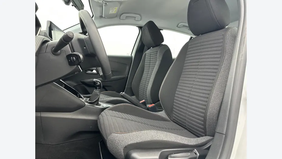 PEUGEOT 208 -