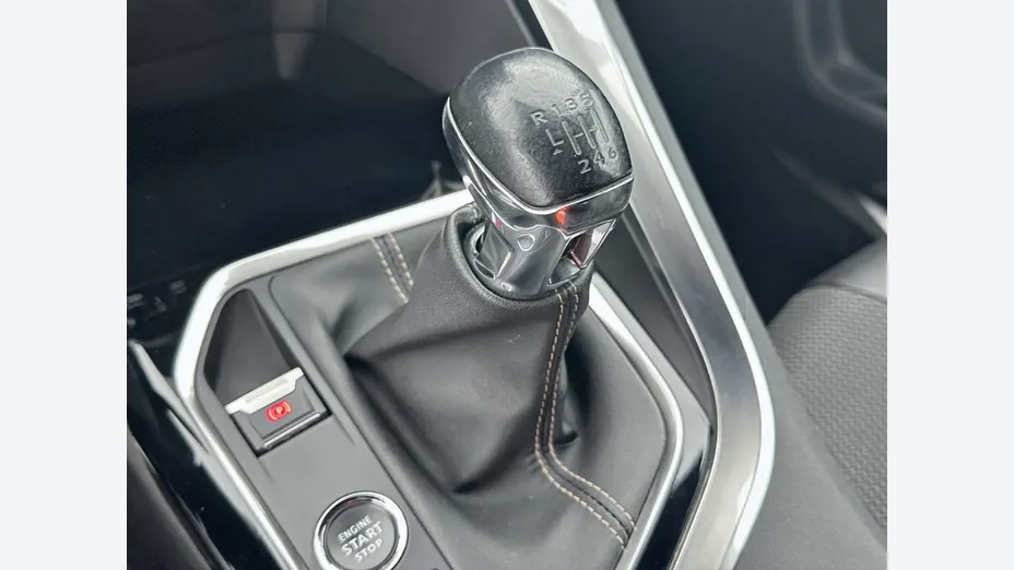 PEUGEOT 3008 -