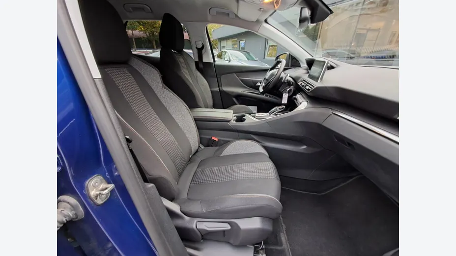 PEUGEOT 3008 -