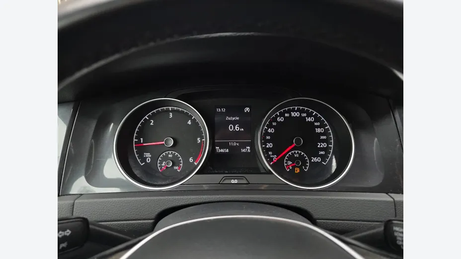 VOLKSWAGEN Golf -