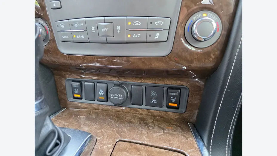 INFINITI QX80 -