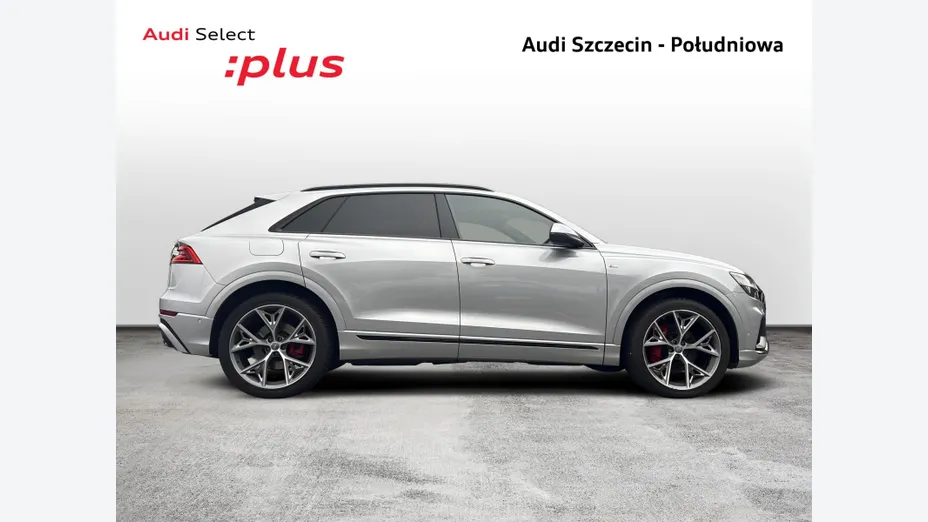 AUDI Q8 -