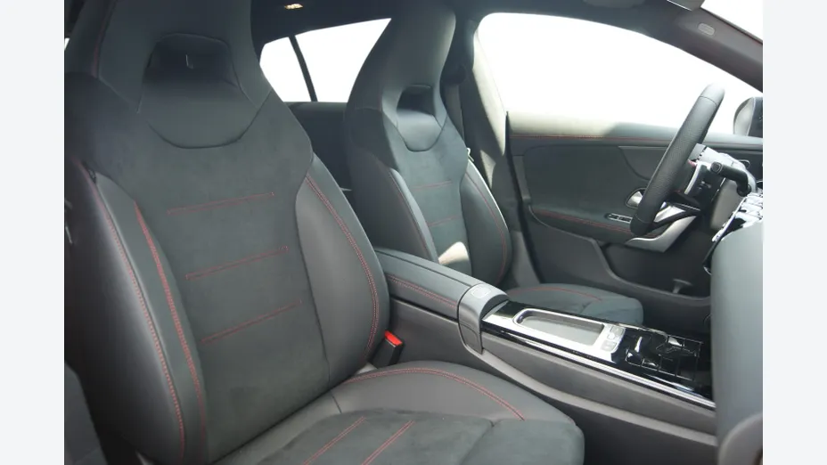 MERCEDES-BENZ CLA CLA 200 AMG Line 7G-DCT