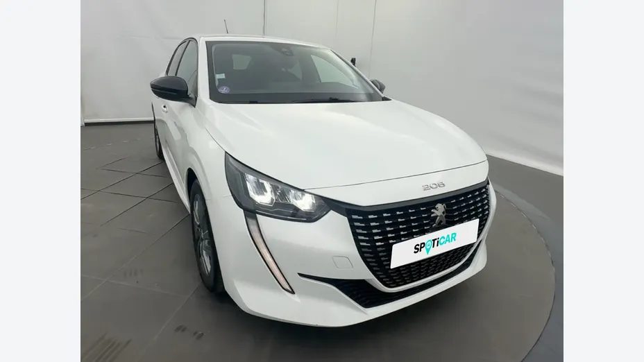 PEUGEOT 208 -