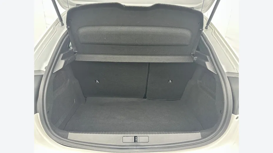 PEUGEOT 208 -