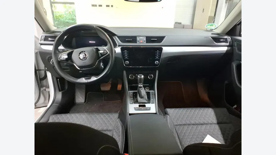 SKODA Superb Superb 2.0 TDI SCR Ambition DSG