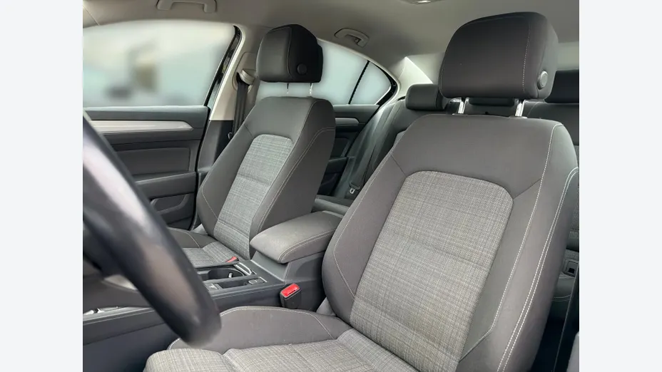 VOLKSWAGEN Passat -
