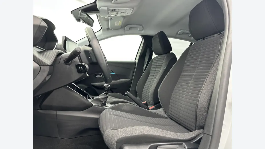 PEUGEOT 208 -