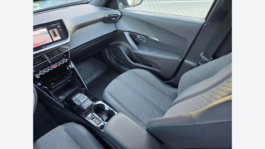 PEUGEOT 2008 2008 PureTech 130 Allure S&S EAT8