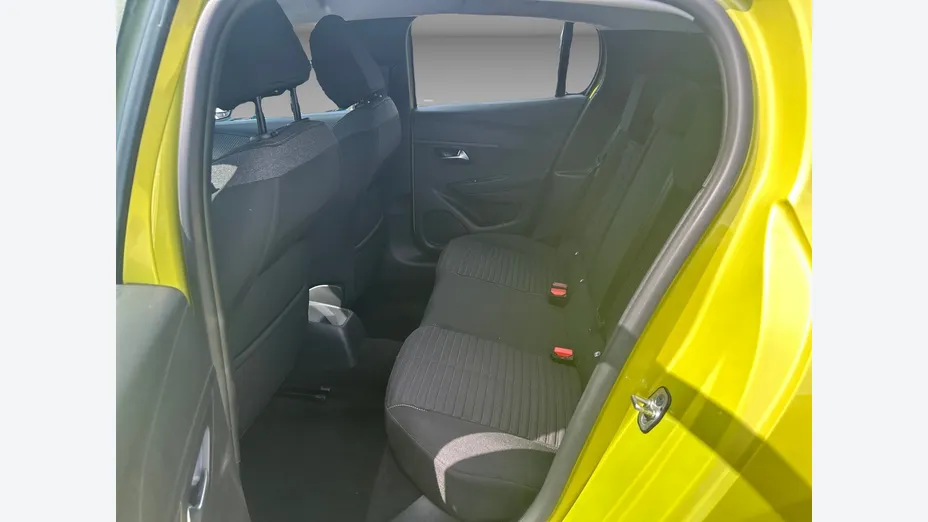 PEUGEOT 208 -