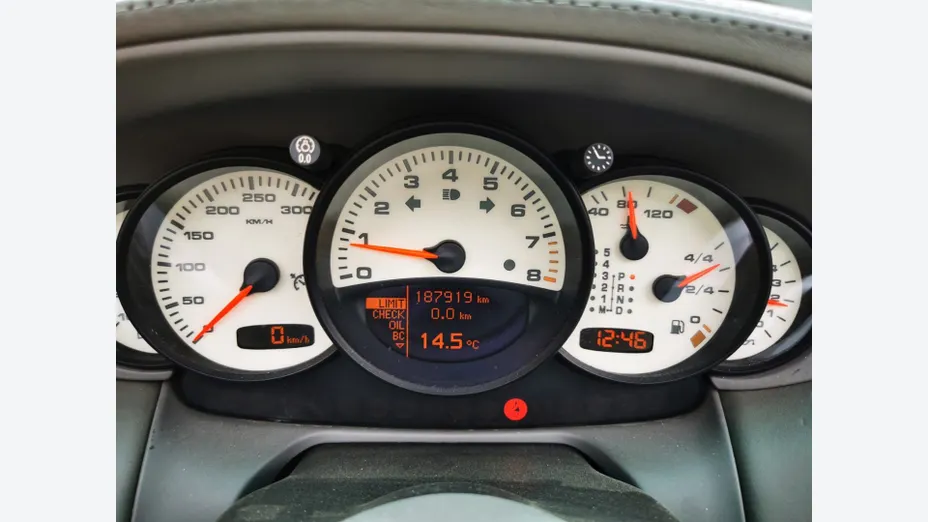PORSCHE 911 -