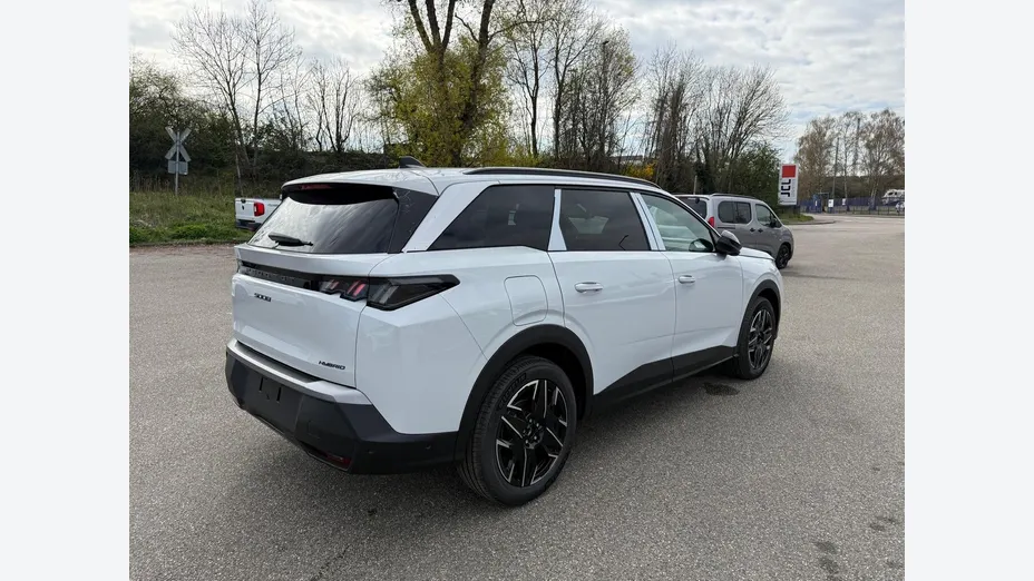PEUGEOT 5008 -