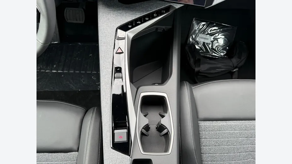 PEUGEOT 5008 -