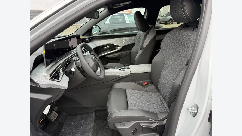 PEUGEOT 5008 -