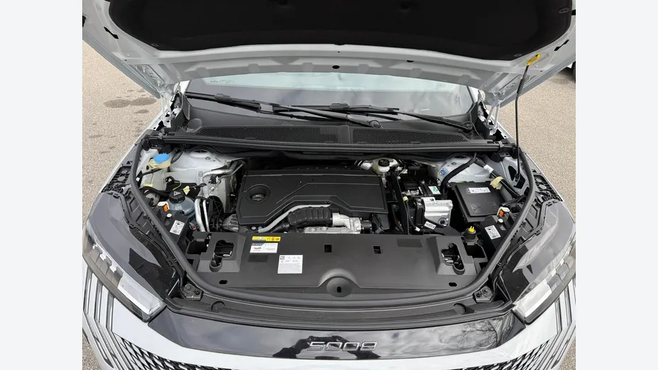 PEUGEOT 5008 -