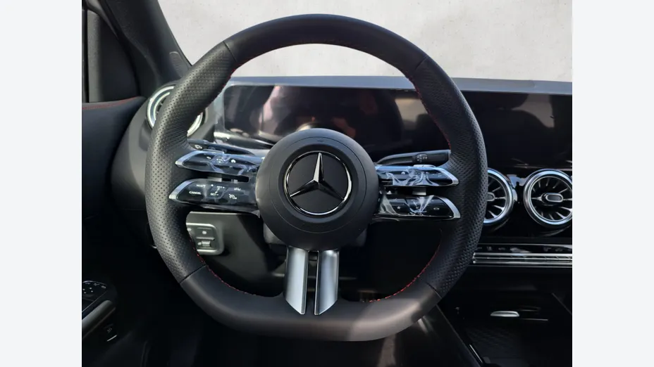 MERCEDES-BENZ GLA GLA 200 AMG Line Nowy